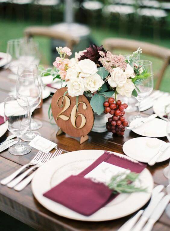 Burgundy napkins and cake for burgundy and blush wedding