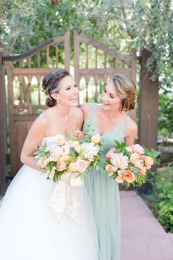 Bridesmaids and bride for Mint and peach wedding