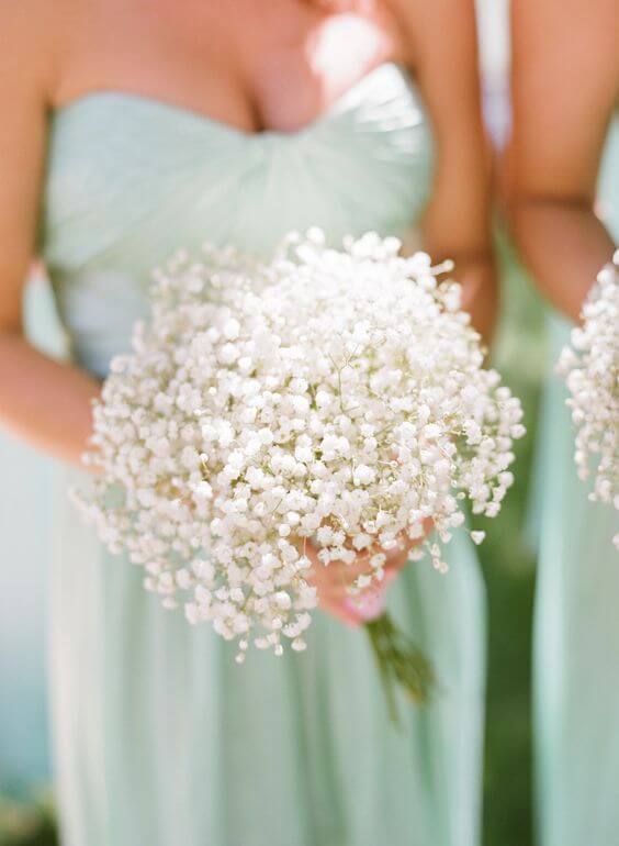 Bridesmaids with bouquets for Mint and gold wedding