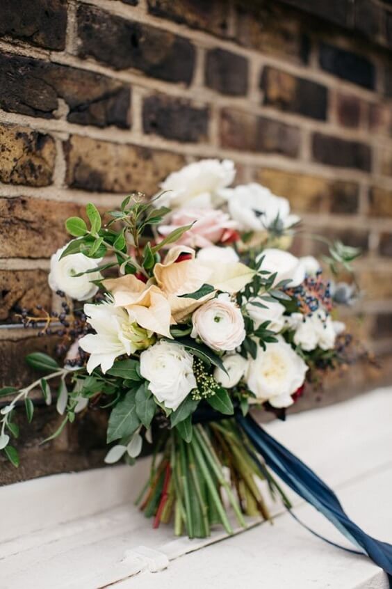 bouquet for november navy and cream wedding 2019