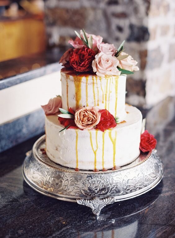 Wedding cake for dark red and pink winter wedding