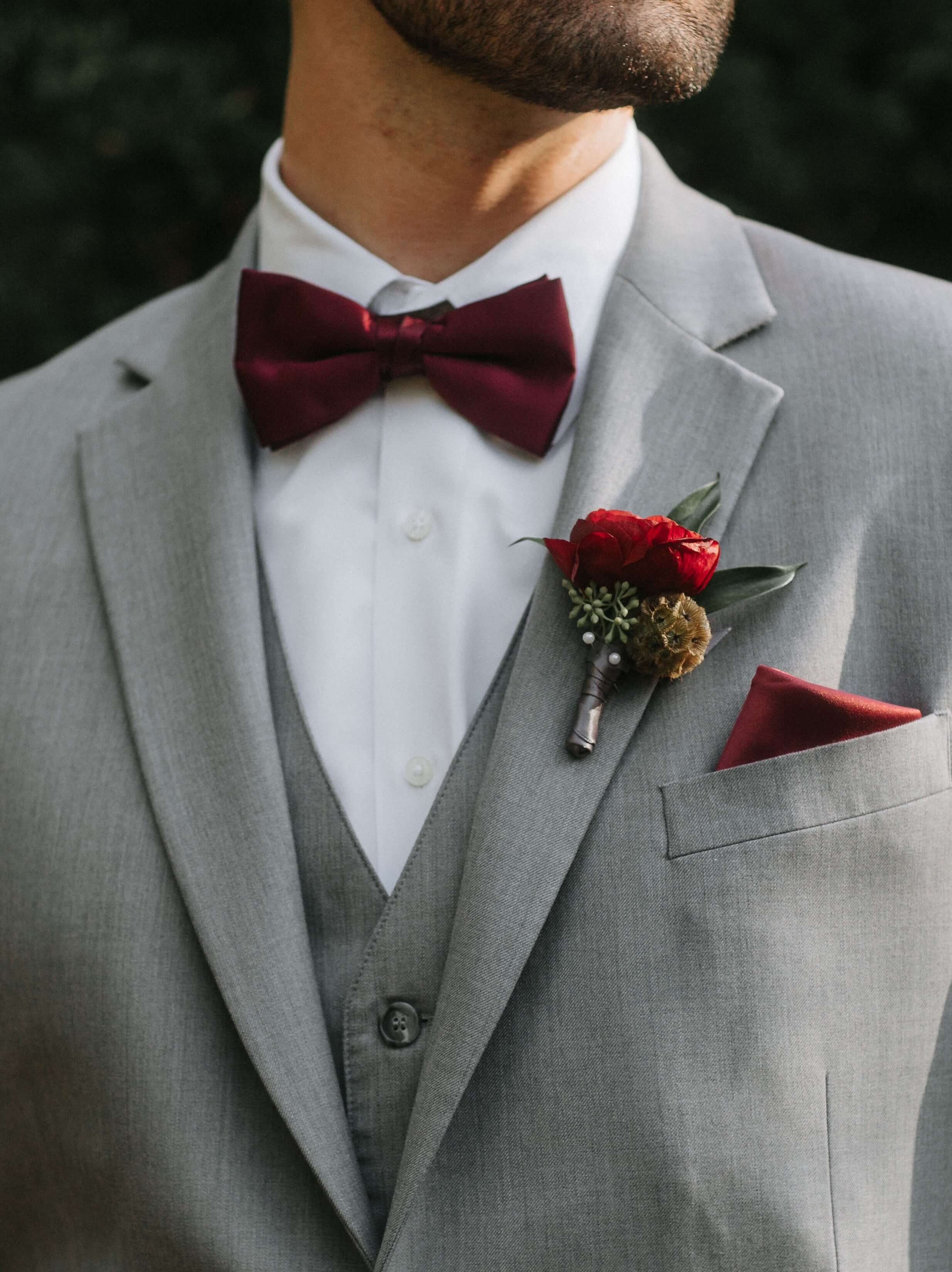 Grey groom suit with burgundy tie for peach and burgundy fall wedding