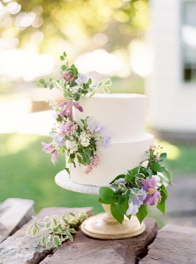 Wedding cake for lavender and light purple summer wedding