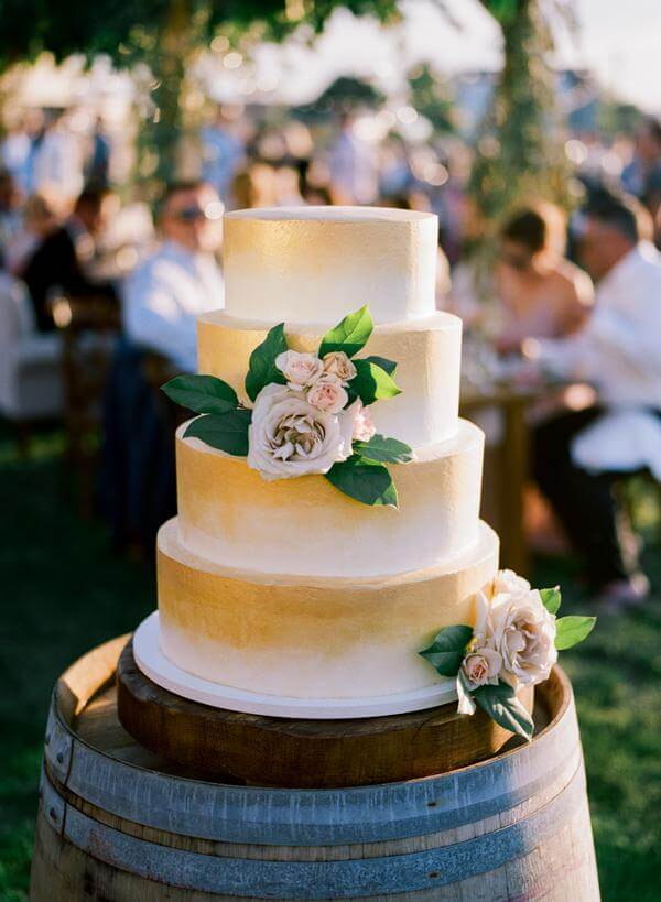 Wedding cake for dusty rose and black summer wedding