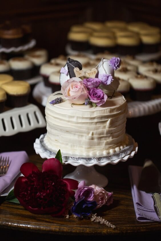 wedding cake for fall wedding lilac and dark red 2020