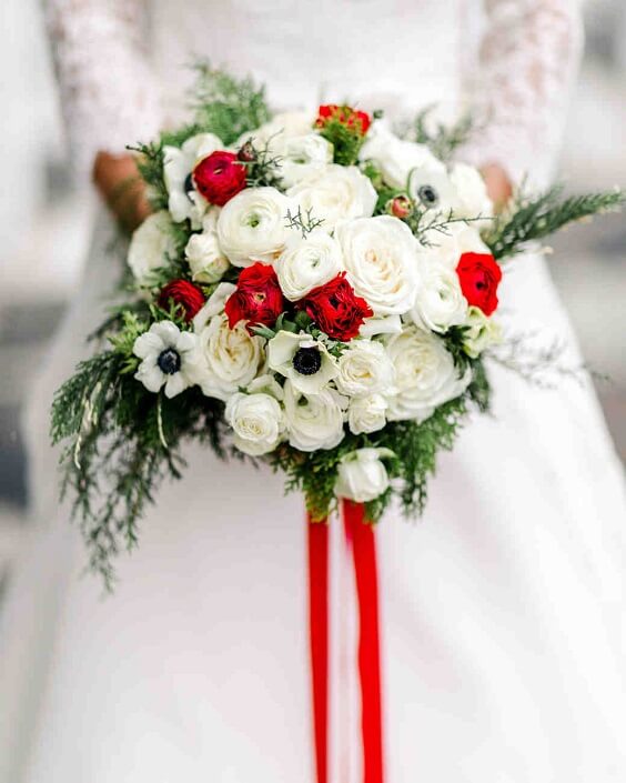Bridal bouquets for red and green winter wedding