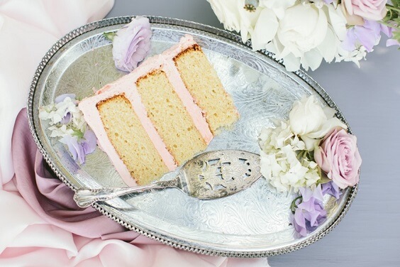 Wedding cakes for Pastel lilac, lavender and grey September wedding 2020