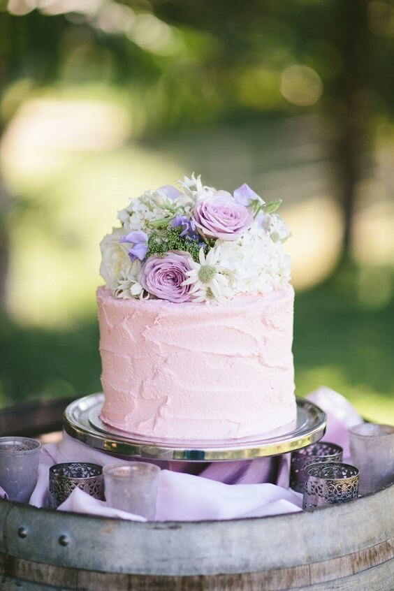 Wedding cakes for Pastel lilac, lavender and grey September wedding 2020