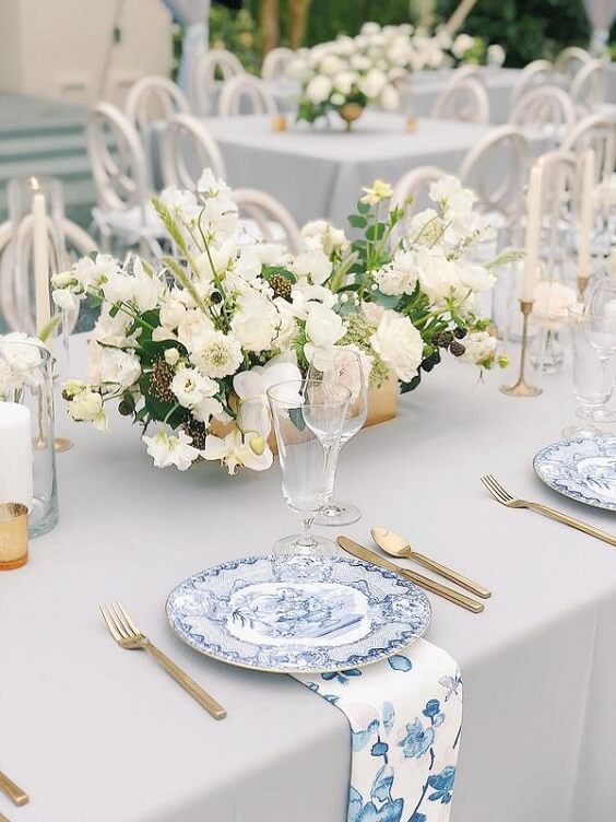 Table decorations for Light blue, White and Dark Blue August Wedding 2020