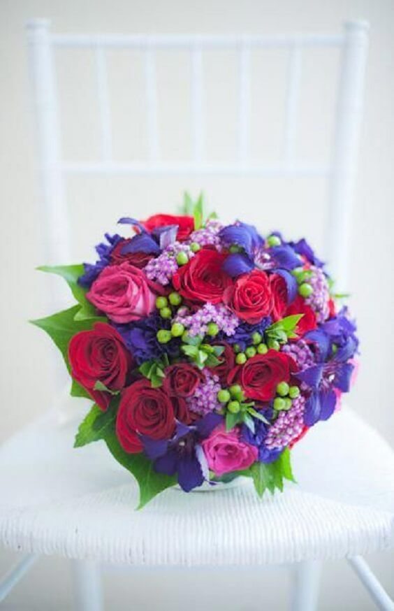 red blue bouquet for winter wedding colors 2022 red and blue