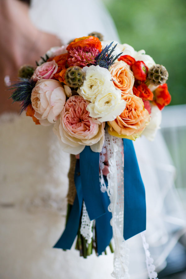 bridal bouquet for august wedding colors 2022 blue and orange
