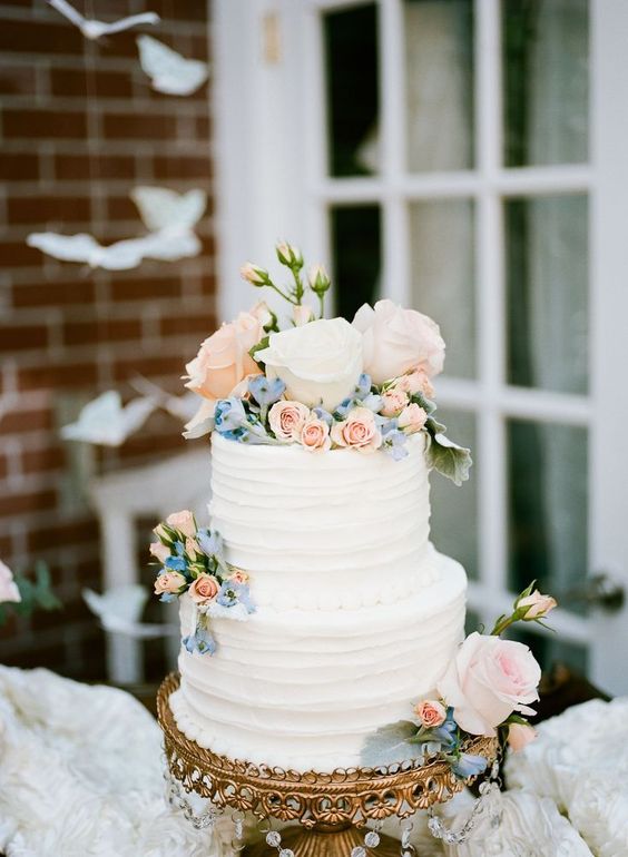wedding cake for summer wedding colors 2023 blush and light blue