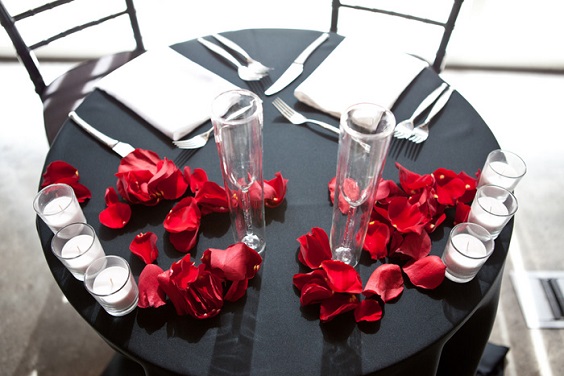 black sweatheart tablecloth white napkins for red and black wedding colors red black and white