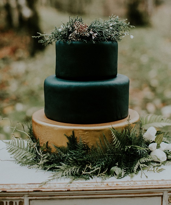 emerald green and gold wedding cake for winter wedding colors 2023 emerald green and gold