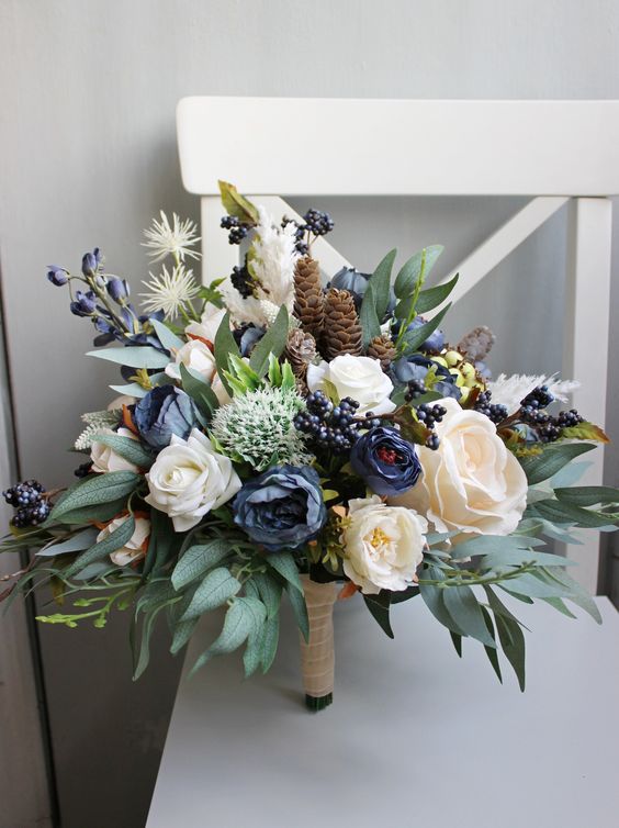 wedding bouquet for winter wedding colors 2023 blue and white