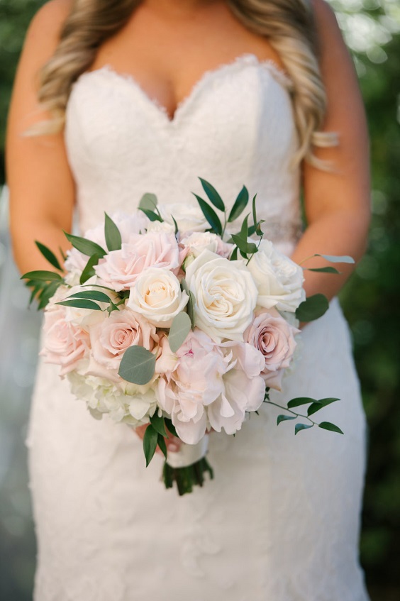 Blush Weddding Bouquets for Blush, White and Navy Blue June Wedding Color Palettes 2023