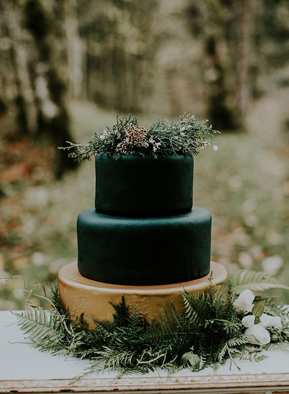 dark green wedding cake for green wedding theme 2023 dark green colors