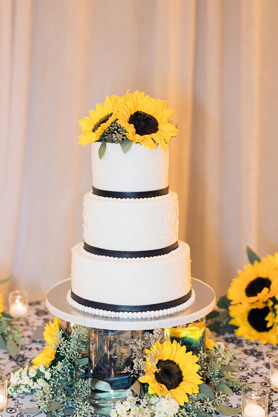 Wedding Cake for Black, White and Yellow Wedding Color Combos 2023