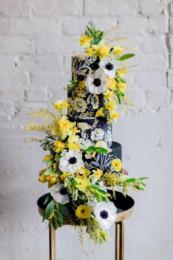 black wedding cake dotted with white yellow flower for yellow weddding themes for 2023 yellow black and white