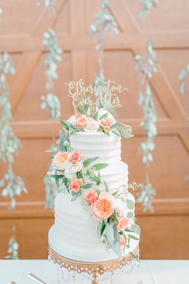 Wedding Cake for Dusty Blue, Navy Blue and Peach Fall Wedding Color Palettes 2024