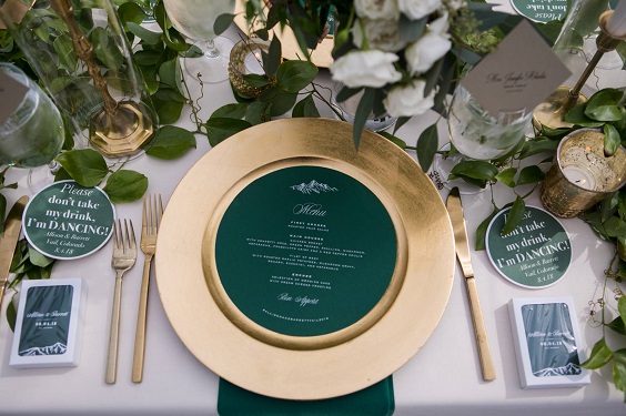 gold wedding plates with emerald green napkins for emerald green wedding color schemes for 2024 emerald green and gold