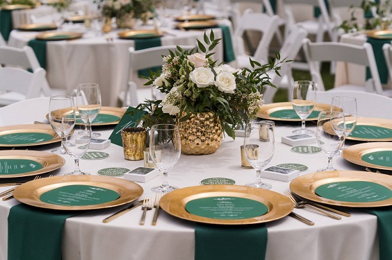 gold wedding plates with emerald green napkins for emerald green wedding color schemes for 2024 emerald green and gold