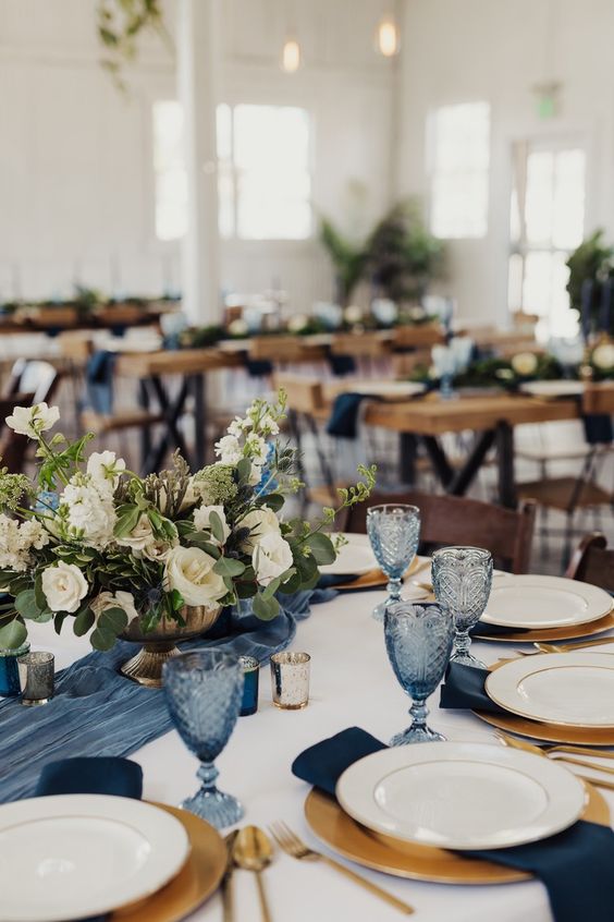 table setting for navy blue wedding colors 2023 navy blue and green