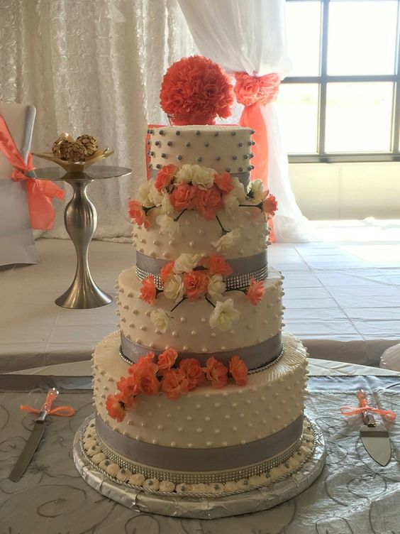 Weddig Cake for Coral and Grey Wedding Color Palettes 2024