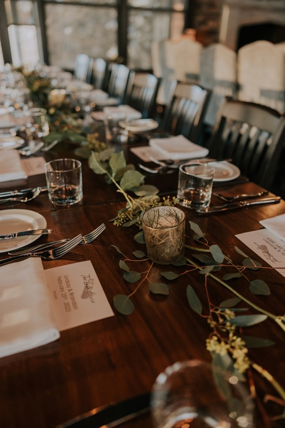 brown wooden wedding table for 8 winter wedding color ideas 2024 hunter green champagne brown