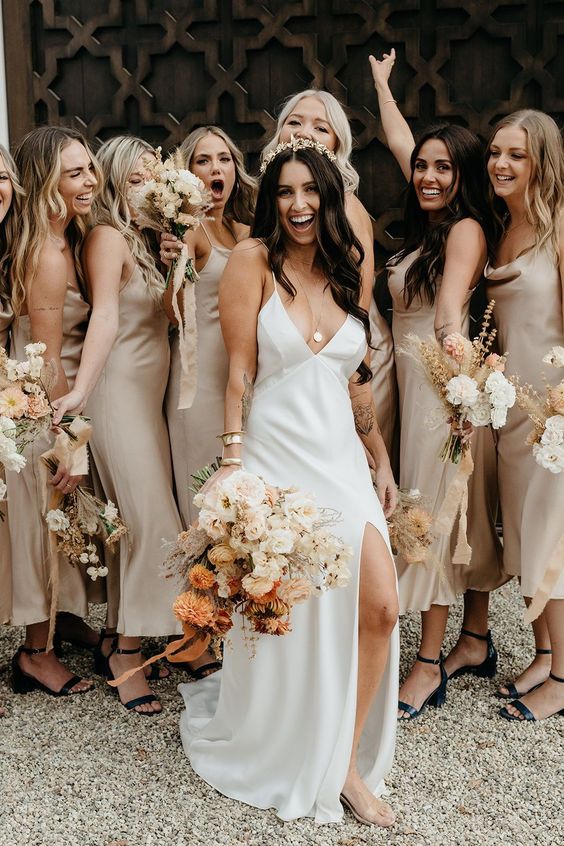 Champagne and Peach Wedding Color Combos 2024, Champagne Bridesmaid Dresses, White and Peach Wedding Bouquets