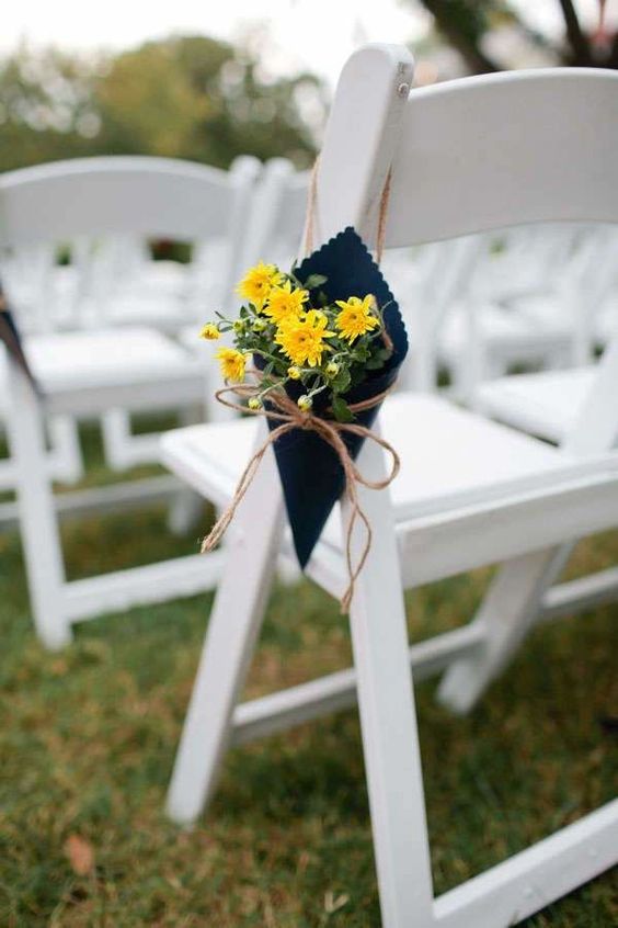 Aisle Markders for Yellow and Navy Blue Wedding Color Palettes 2024