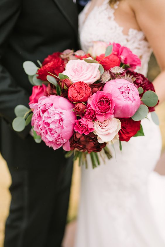 Red and Pink Wedding Color Combinations 2024, Mismatched Red and Pink Bridesmaid Dresses, Red and Pink Wedding Bouquets