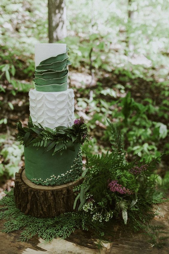 Wedding Cake for Forest Green Wedding Color Combos 2024