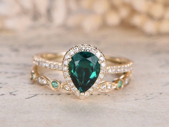 emerald and gold wedding ring for emerald green and gold wedding colors emerald gold and yellow