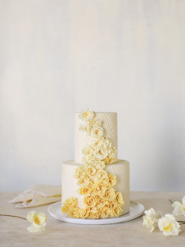 pastel yellow cake with yellow and pastel yellow flowers for july wedding colors combos for 2024 pastel yellow and ivory