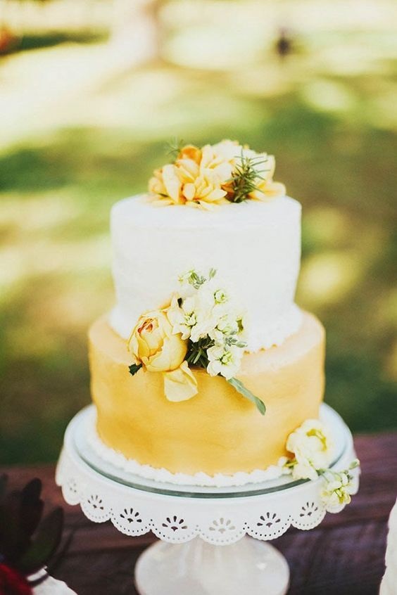 yellow wedding cake with yellow and white flowers for may wedding colors combos for 2025 yellow and white