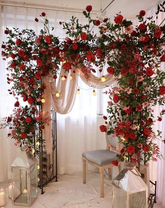wedding arch with dark red and pink flowers for april wedding colors combos for 2025 dark red cream and pink