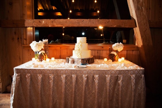 Wedding cake for Neutral December Wedding