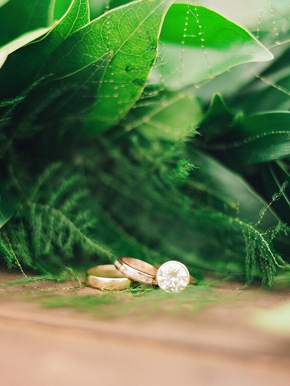 gold ring for fall dark green wedding