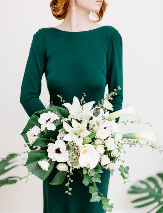 green long sleeve bridesmaid dresses and white bouquet for winter green wedding