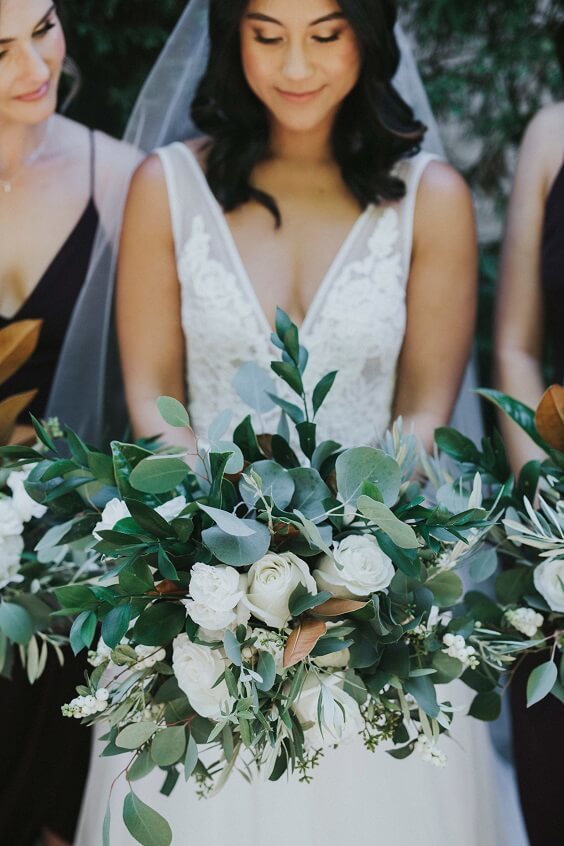 bride with bouquet for black and green wedding 2019